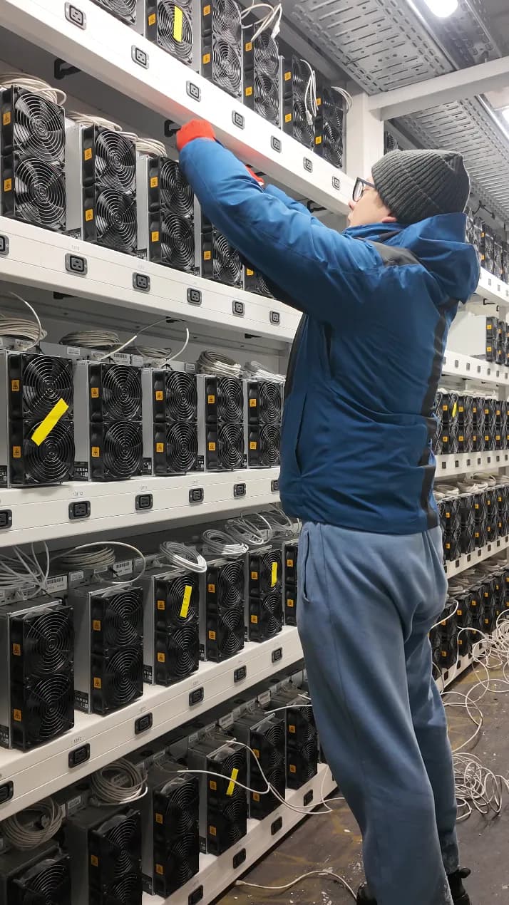 Technician working in a mining container service aisle