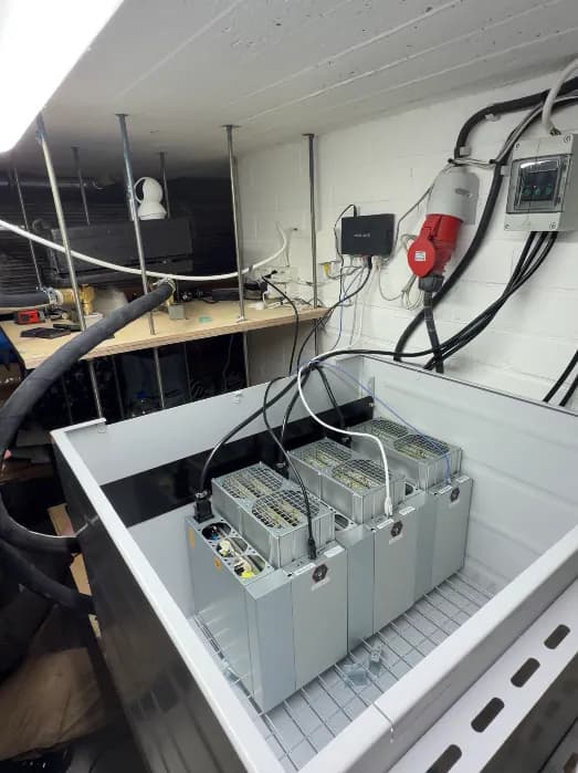 Indoor immersion tank for ASIC mining